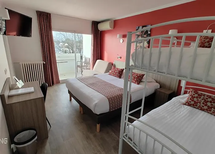 Logis Les Bleuets Hotel 2*