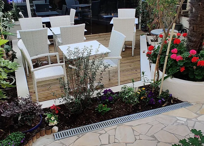 Hotel Logis Les Bleuets