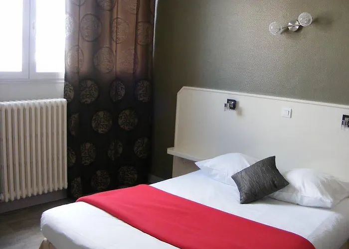 Logis Les Bleuets Hotel 2*