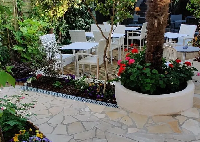 Hotel Logis Les Bleuets