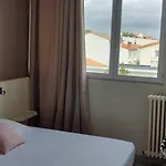 Hotel Logis Les Bleuets 2*