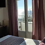 Hotel Logis Les Bleuets 2*