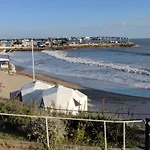 Hotel Logis Les Bleuets Royan