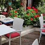 Hotel Logis Les Bleuets
