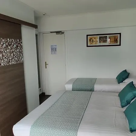 호텔 Logis Les Bleuets