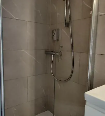 Logis Les Bleuets 2* 鲁瓦扬