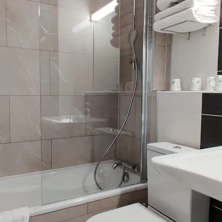 Logis Les Bleuets 鲁瓦扬