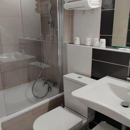 Logis Les Bleuets 酒店 鲁瓦扬