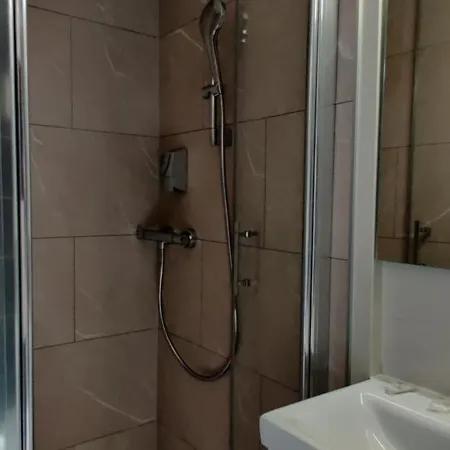 호텔 Logis Les Bleuets 2*