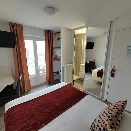 Logis Les Bleuets 호텔 로양