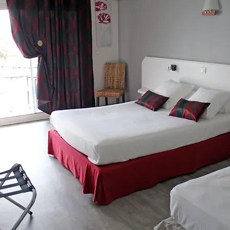 Logis Les Bleuets 2* 로양