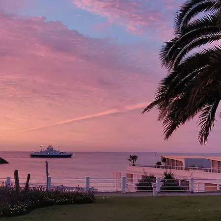 호텔 Logis Les Bleuets