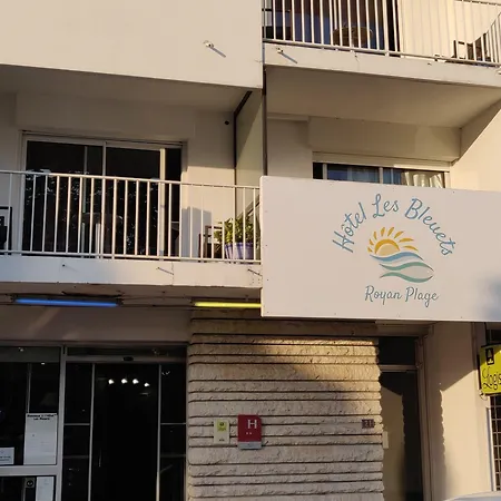 酒店 Logis Les Bleuets 鲁瓦扬