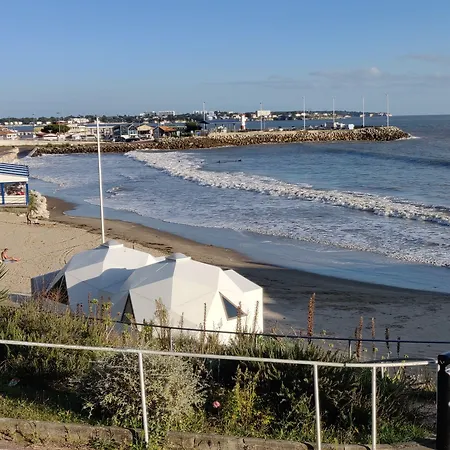 호텔 Logis Les Bleuets 로양