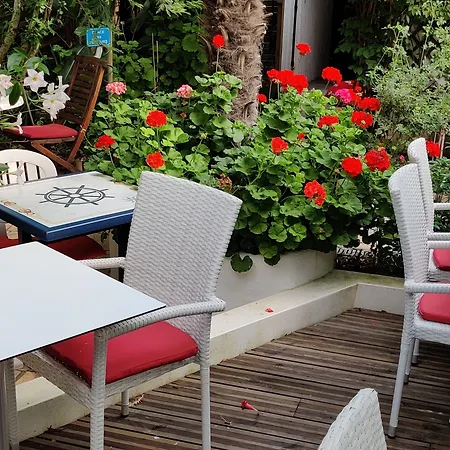 호텔 Logis Les Bleuets