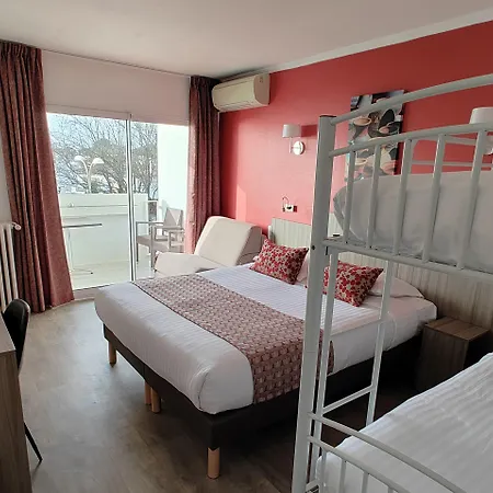 Logis Les Bleuets 2* 로양