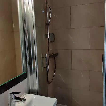 Logis Les Bleuets 2* 로양