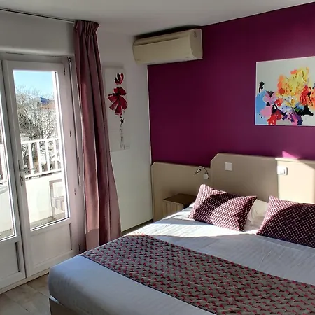 호텔 Logis Les Bleuets