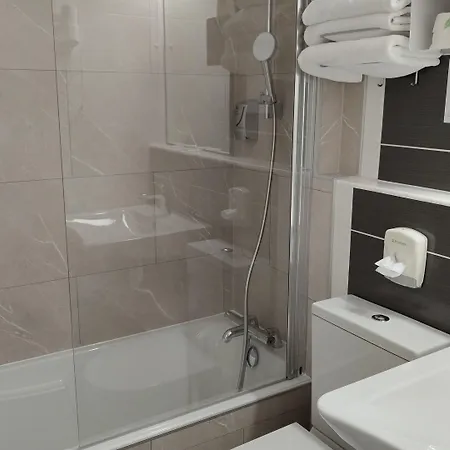 Logis Les Bleuets 酒店