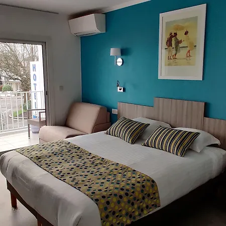 Logis Les Bleuets 2* 로양