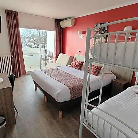 Logis Les Bleuets Otel 2*