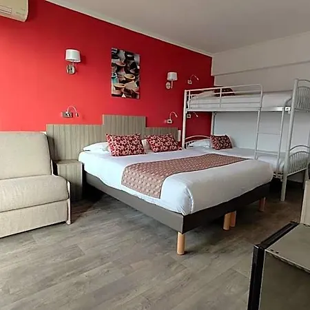 Logis Les Bleuets Otel 2*