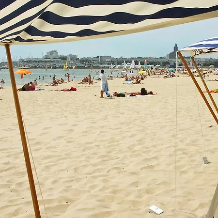 Logis Les Bleuets 호텔 로양