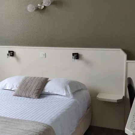 Logis Les Bleuets 2* 로양