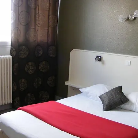 Logis Les Bleuets 호텔 2*