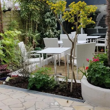 Logis Les Bleuets Hotel 2*