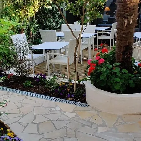 호텔 Logis Les Bleuets