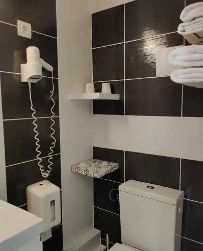 Logis Les Bleuets Otel