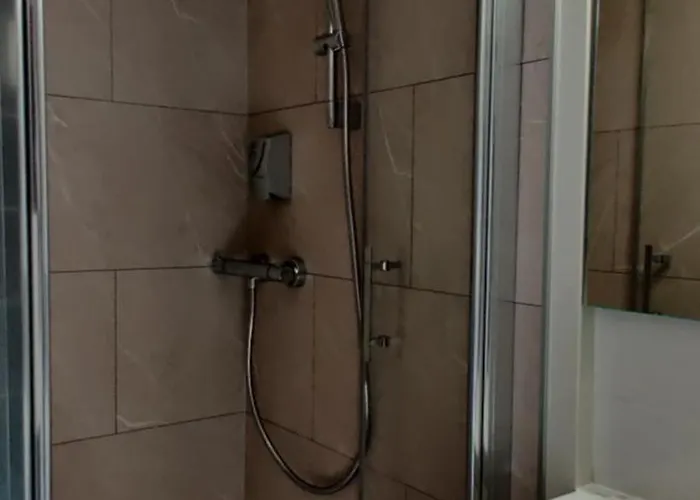 Hotel Logis Les Bleuets 2*