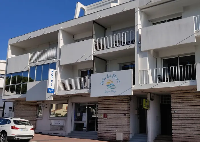 Logis Les Bleuets Otel Royan