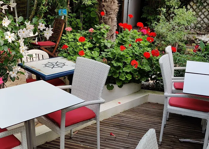 Hotel Logis Les Bleuets