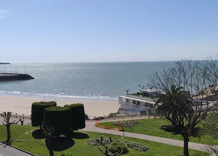Hotel Logis Les Bleuets Royan
