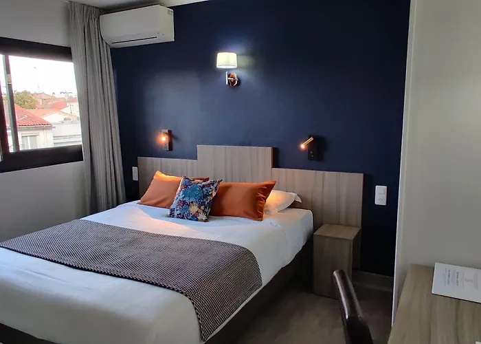 Logis Les Bleuets Otel