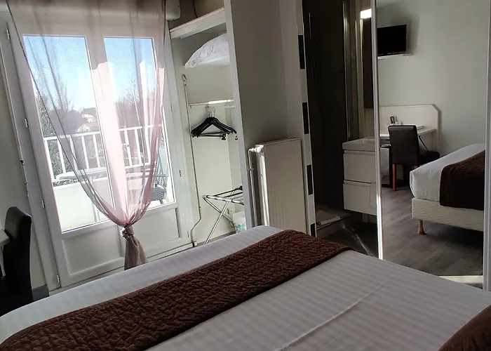 Logis Les Bleuets Hotel 2*