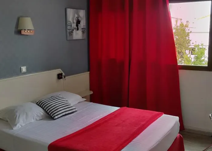 Hotel Logis Les Bleuets Royan