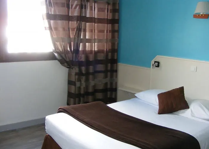 Logis Les Bleuets Hotel 2*