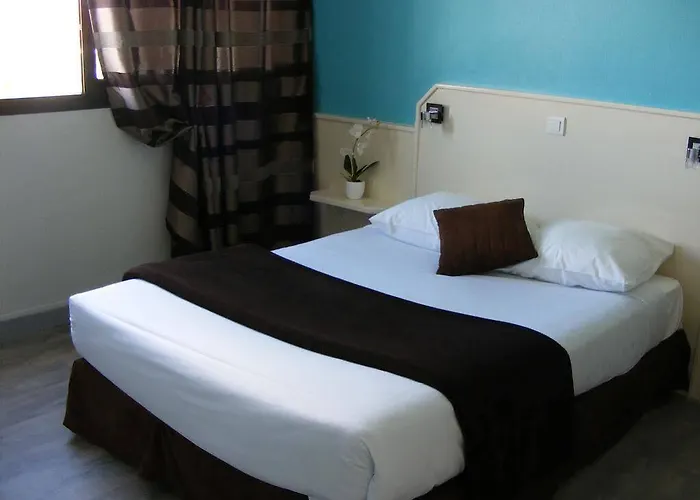 Logis Les Bleuets Hotel 2*