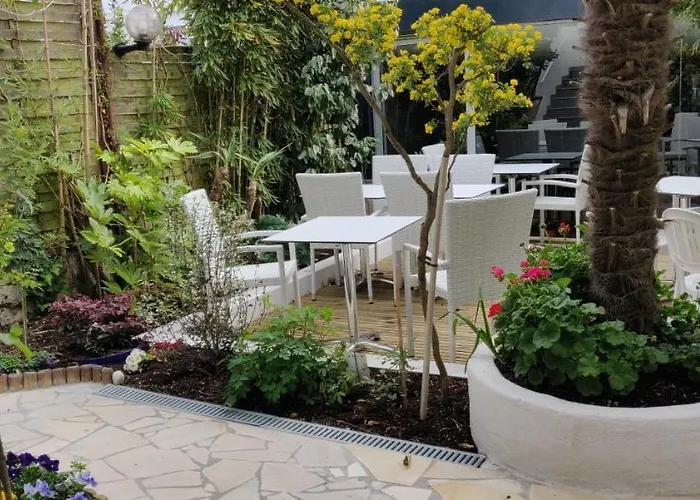 Logis Les Bleuets Hotel 2*